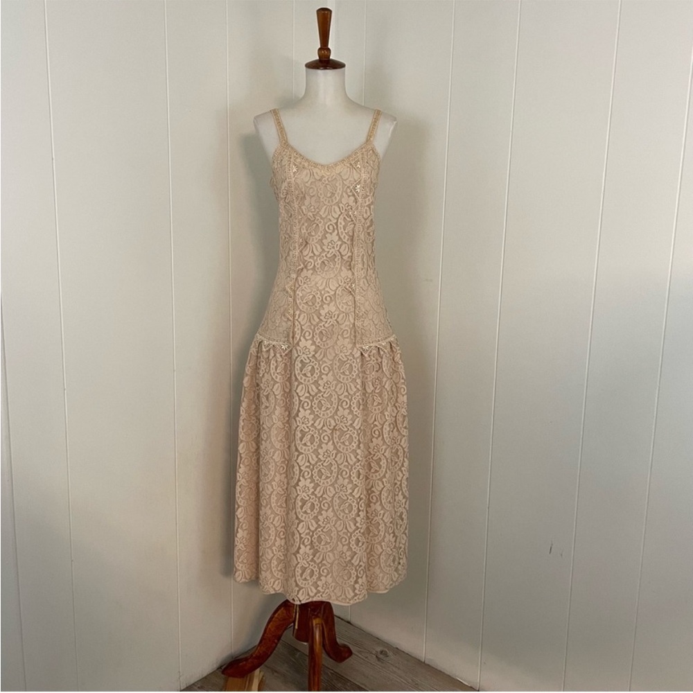 Vintage Lace Sleeveless V-Neck Drop Waist Midi Dress